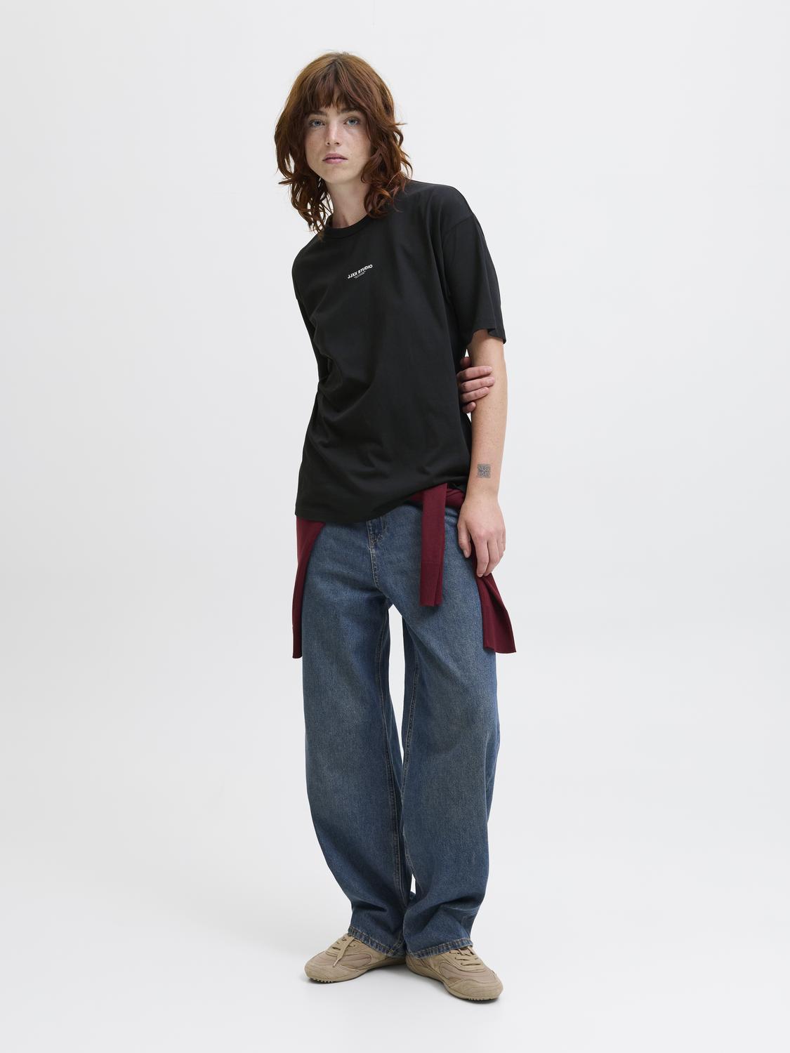 model_shot-front_full